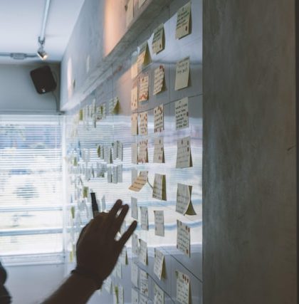 Budując markę osobistą w 2025: influencerzy, startupy, ekonomia twórców