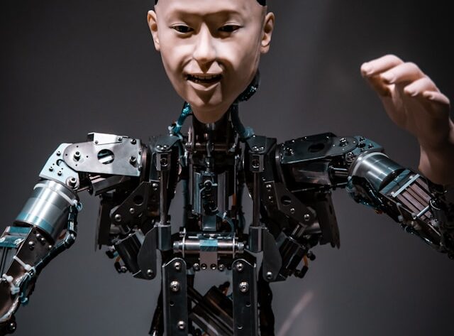 Gdzie kończy się człowiek, a zaczyna maszyna? Granice cyborgizacji i transhumanizmu