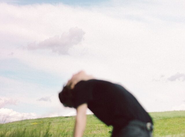 Dlaczego czasem czujemy złość zamiast smutku? Mechanizmy emocjonalnej obrony