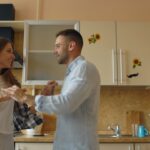 Nowa osoba w naszym życiu – dlaczego tak bardzo chcemy zrobić dobre wrażenie